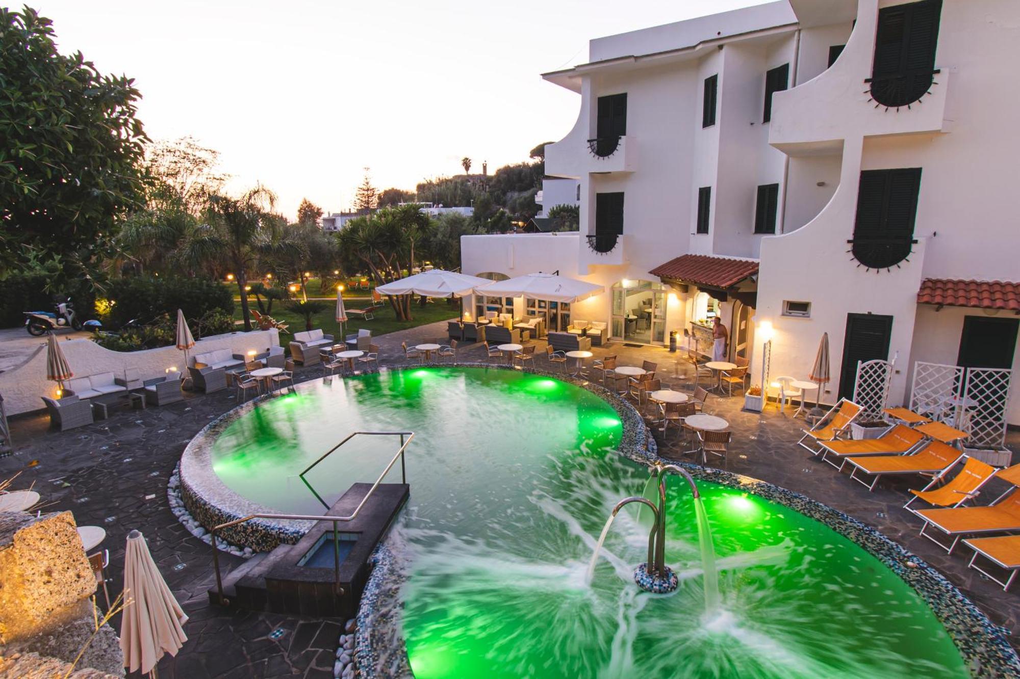 Victoria Park Resort Иския Екстериор снимка